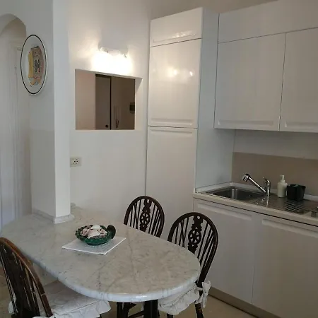 Intero - A 50 M Dal Mare * Viareggio