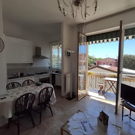 Intero - A 50 M Dal Mare Apartment