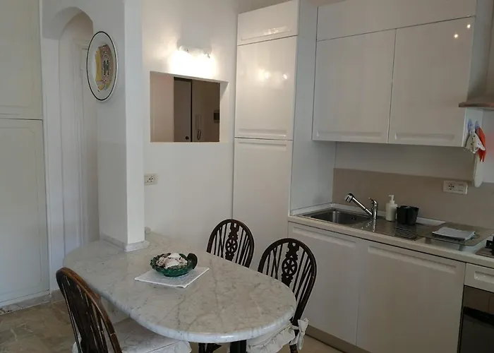 Intero - A 50 M Dal Mare * Βιαρέτζιο