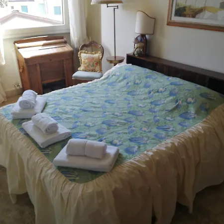 Intero - A 50 M Dal Mare * Viareggio